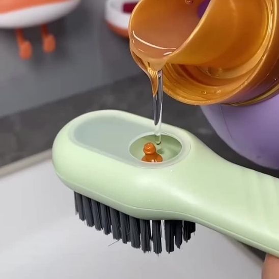 brosse-à-chaussures-distributeur-savon-liquide-intégré-brossefrot