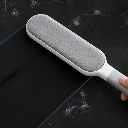 brosse-anti-poil-grise-pour-tissu-magicpeluche