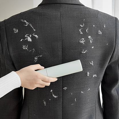 brosse-anti-poil-blanc-peluches-vêtements-veste