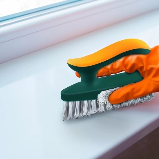 brosse-nettoyage-vert-et-jaune-à récurer-4-en-1
