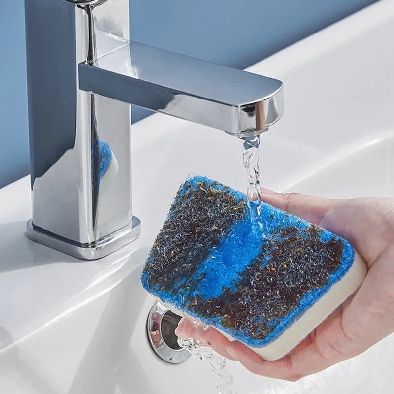 brosse-nettoyage-éponge-bleu-et-blanche-lavable-et-réutilisable