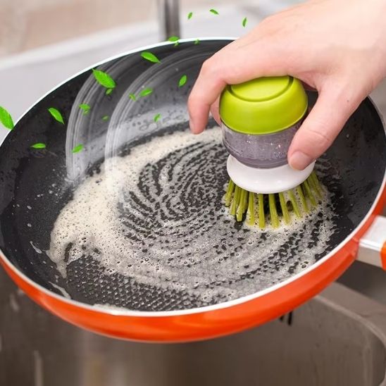 brosse-vaisselle-vert-casserole-poêle-distributeur-savon