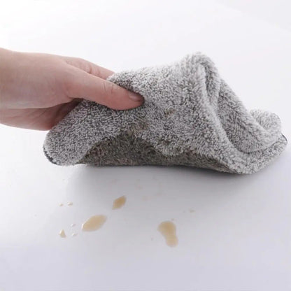 chiffon-absorbe-liquides-nettoie-saleté