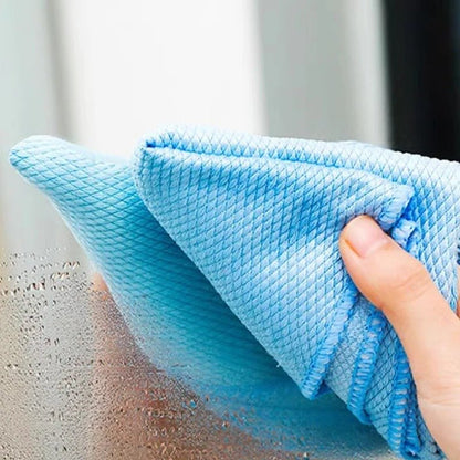 chiffon-microfibre-en-écaille-ménage-vitres-salle-de-bain-bleu